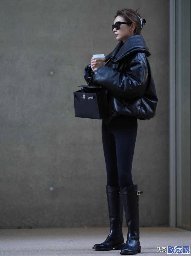 jk开襟做双人运动，携手共进展现青春活力与团队合作精神的全新体验