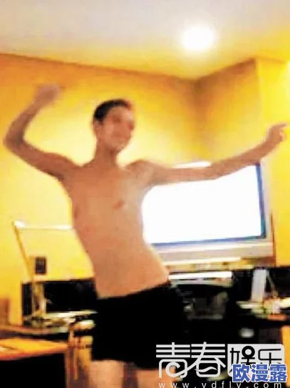 震惊！男明星露勃起j照曝光，网友热议其私生活引发广泛关注与讨论，真相究竟如何？