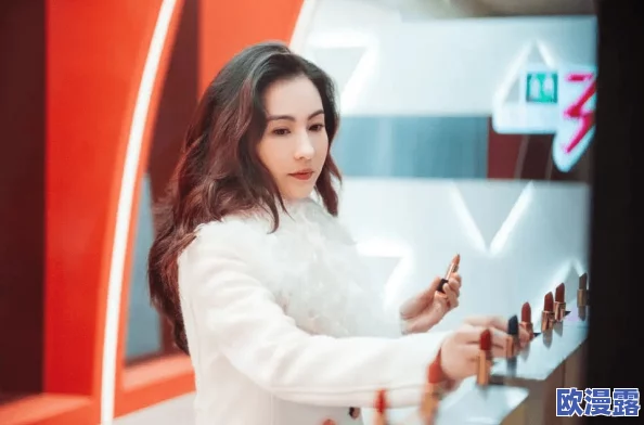 插入熟女逼逼败火，热辣话题引发网友热议，情感与欲望交织的故事让人目不暇接！