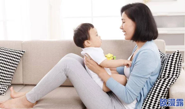 第一章厨房春潮他含她的乳：最新动态揭示了角色间复杂的情感纠葛与冲突，故事发展引人入胜