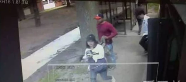 美女被多人灌满精子，警方已介入调查并锁定嫌疑人，案件引发社会广泛关注与讨论