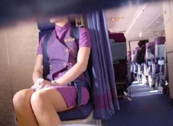 美女直播洗澡的软件下载引发热议，网友们对隐私和道德问题表示担忧，同时也有人认为这是个人选择