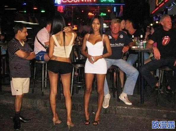 91丨九色丨丰满人妖：探讨性别认同与社会接受度的多元视角及其对文化表现的影响