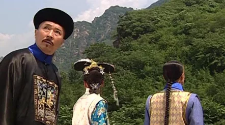 还珠格格之紫薇福伦山洞蛇咬，惊险瞬间引发观众热议，剧情反转让人目不暇接！