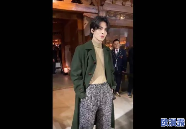 美女大胸被狂捏动态图:最新动态引发热议,网友纷纷讨论其背后的文化现象与社会影响 美女大胸被狂捏动态图:最新动态引发热议,网友纷纷讨论其背后的文化现象与社会影响