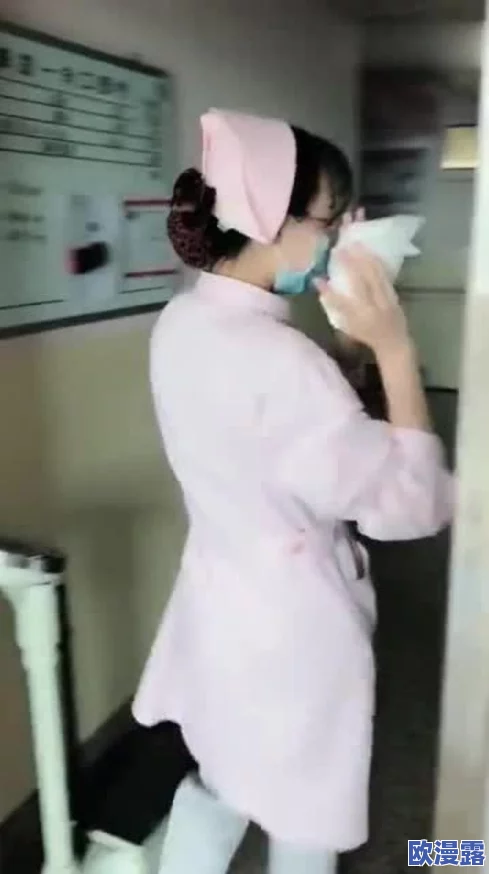 美艳护士啪到深处视频：最新动态曝光，网友热议其内容与表现，引发广泛关注与讨论