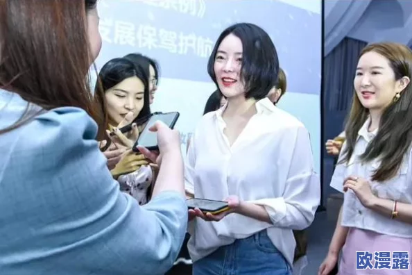 美女图：最新时尚潮流与美妆技巧分享，展现独特魅力与自信风采，吸引众多粉丝关注与讨论