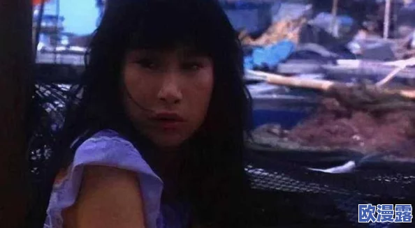 香港三级日本三级三级人妇引发热议，网友纷纷表达对影片内容和社会影响的看法，讨论其文化意义与道德界限