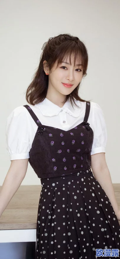 美女国产新动态：时尚潮流引领，展现独特魅力与个性风格的全新面貌，令人惊艳不已！